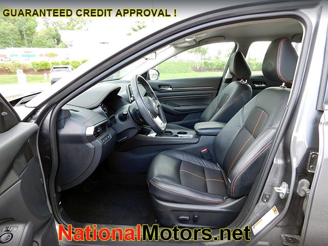 Nissan Altima Vehicle Image 13