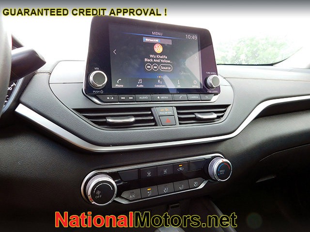 Nissan Altima Vehicle Image 15
