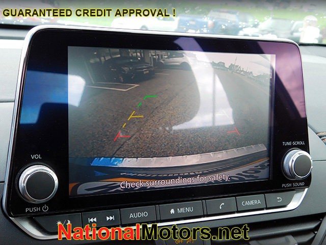 Nissan Altima Vehicle Image 16