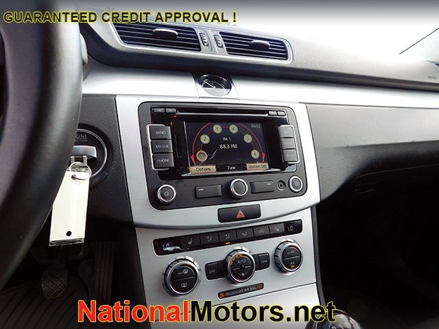 Volkswagen CC Vehicle Image 13