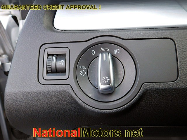 Volkswagen CC Vehicle Image 21