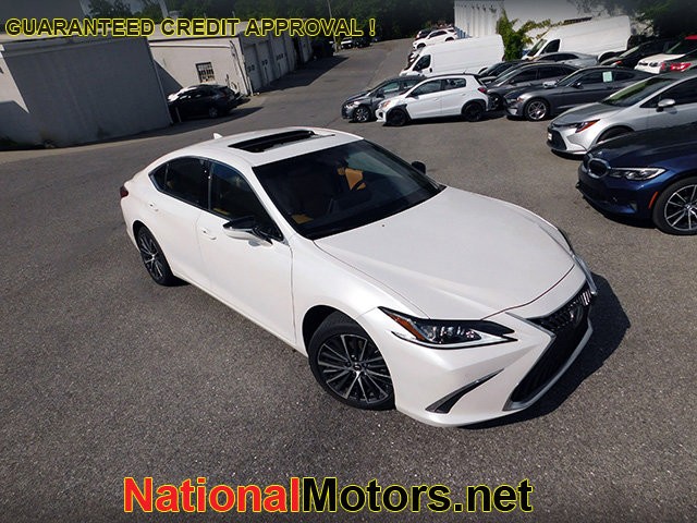 Lexus ES Vehicle Image 02