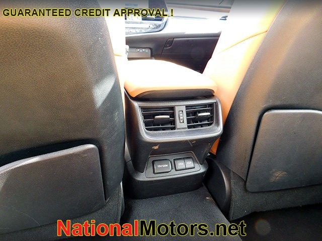 Lexus ES Vehicle Image 12