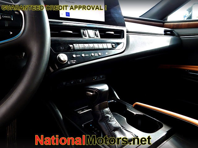 Lexus ES Vehicle Image 20