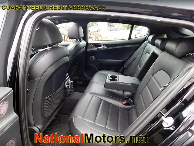 Kia Stinger Vehicle Image 14