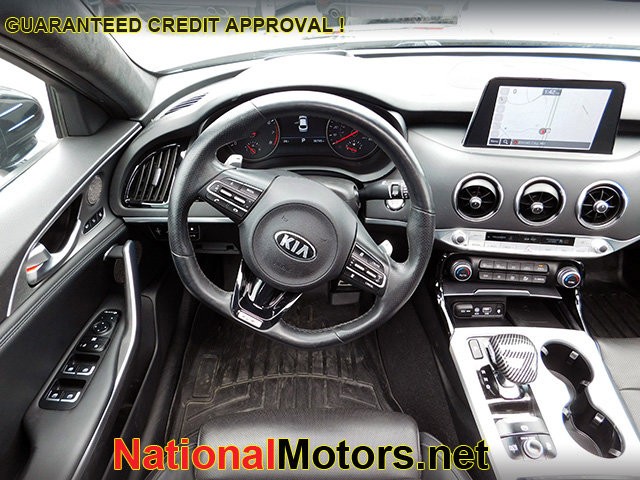 Kia Stinger Vehicle Image 16