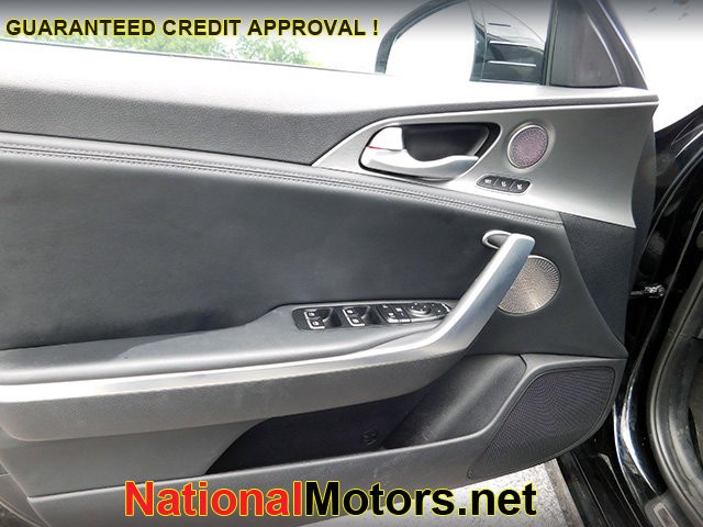 Kia Stinger Vehicle Image 17