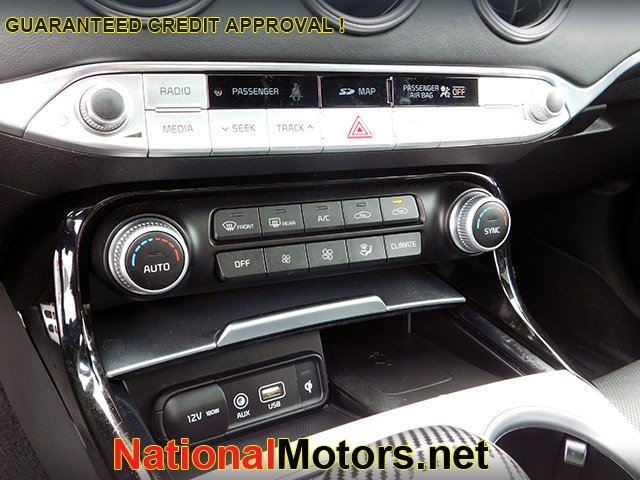 Kia Stinger Vehicle Image 22