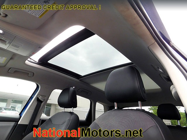 Volkswagen Taos Vehicle Image 16