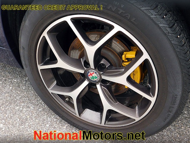 Alfa Romeo Stelvio Vehicle Image 11