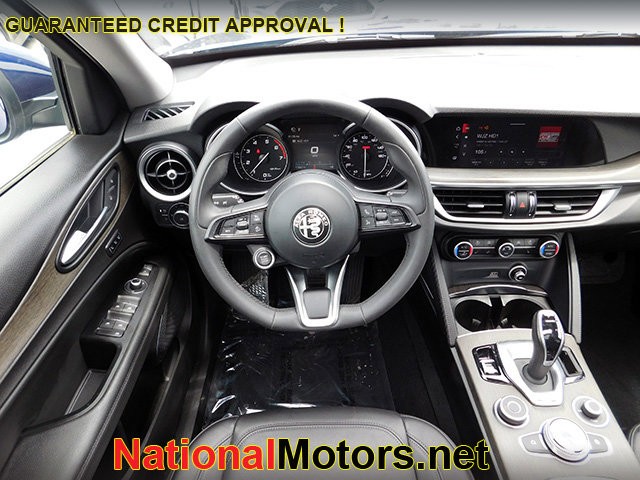 Alfa Romeo Stelvio Vehicle Image 16