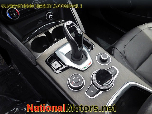 Alfa Romeo Stelvio Vehicle Image 24