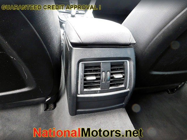 BMW 3 Series Vehicle Image 12