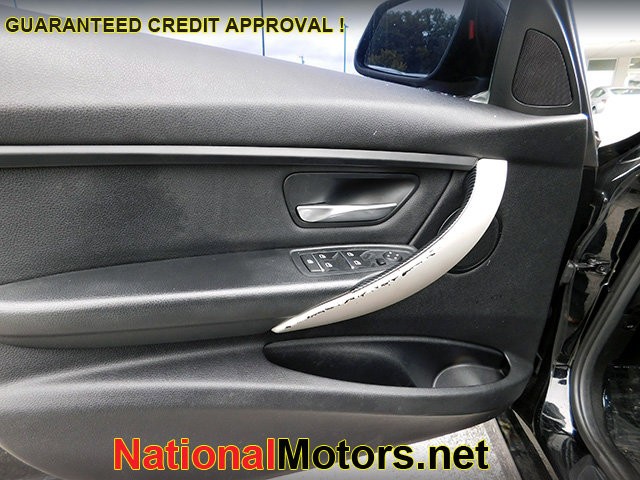 BMW 3 Series Vehicle Image 14