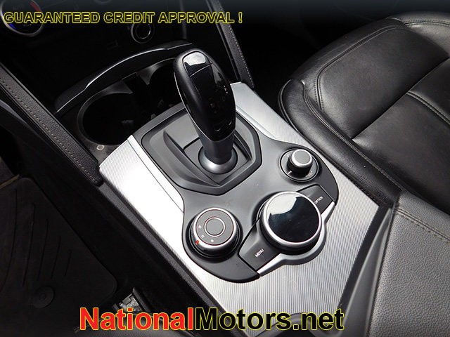 Alfa Romeo Stelvio Vehicle Image 20