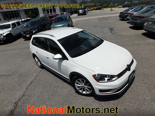 Volkswagen Golf Alltrack Vehicle Image 02