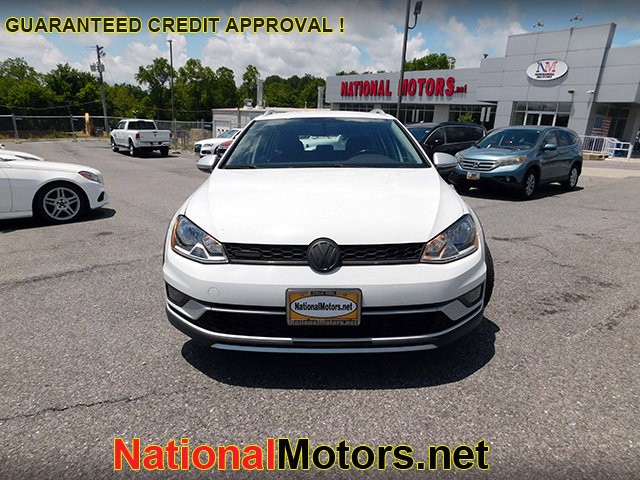Volkswagen Golf Alltrack Vehicle Image 03