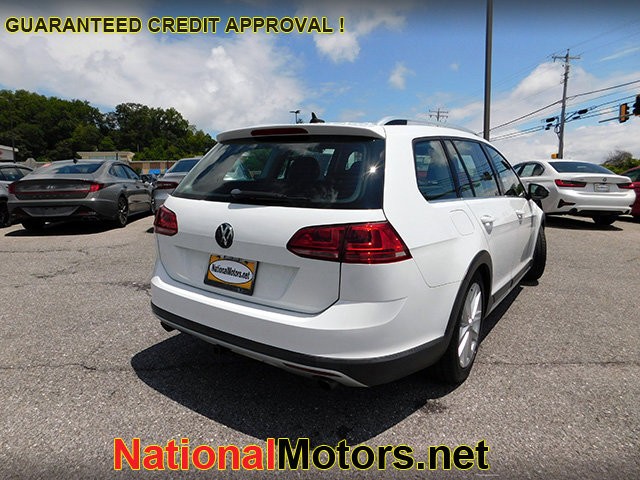 Volkswagen Golf Alltrack Vehicle Image 05