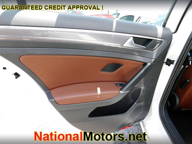 Volkswagen Golf Alltrack Vehicle Image 09
