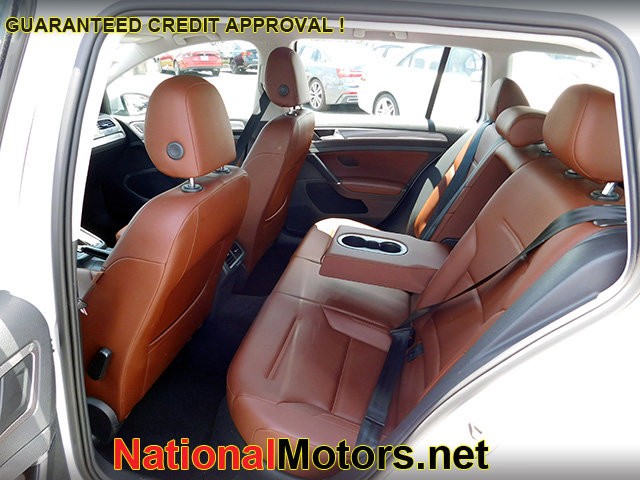 Volkswagen Golf Alltrack Vehicle Image 10
