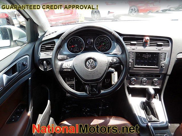 Volkswagen Golf Alltrack Vehicle Image 12