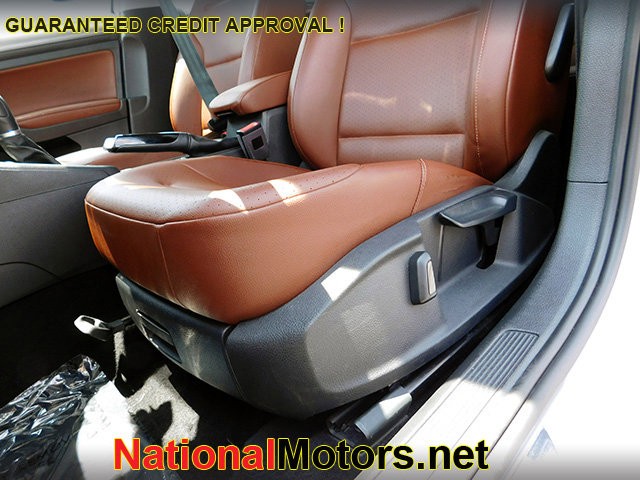Volkswagen Golf Alltrack Vehicle Image 16