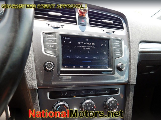 Volkswagen Golf Alltrack Vehicle Image 17