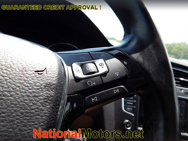 Volkswagen Golf Alltrack Vehicle Image 21