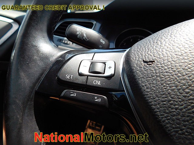 Volkswagen Golf Alltrack Vehicle Image 22