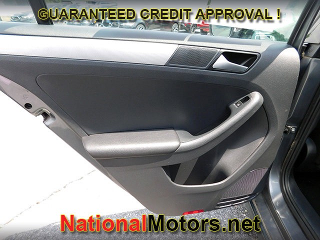 Volkswagen Jetta Vehicle Image 05