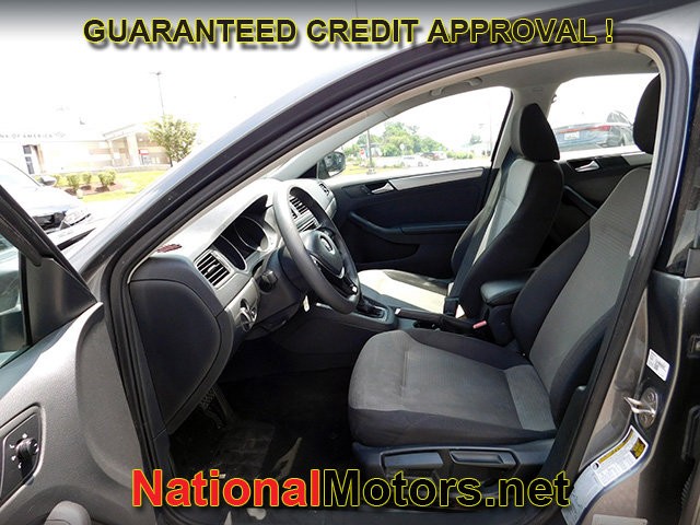 Volkswagen Jetta Vehicle Image 09