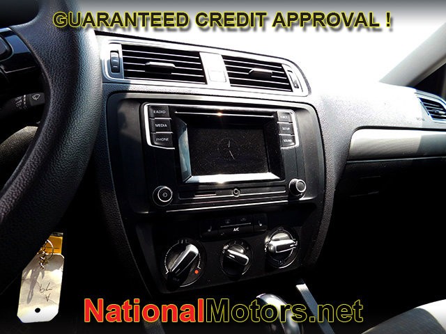 Volkswagen Jetta Vehicle Image 10