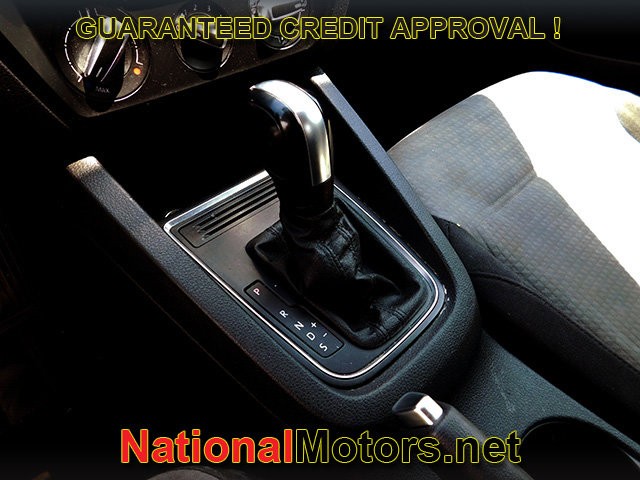 Volkswagen Jetta Vehicle Image 12