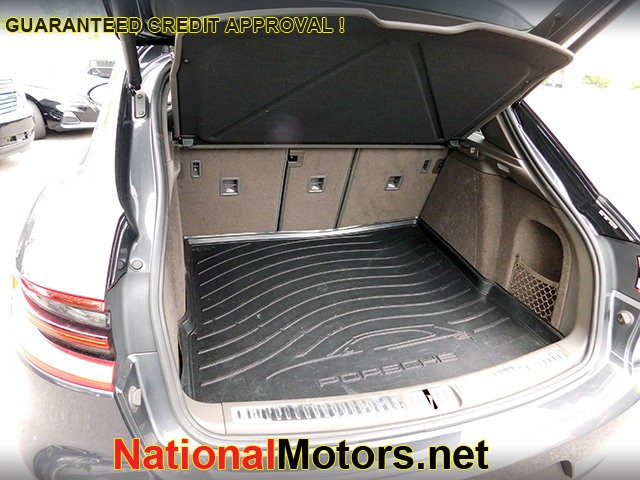 Porsche Macan Vehicle Image 08