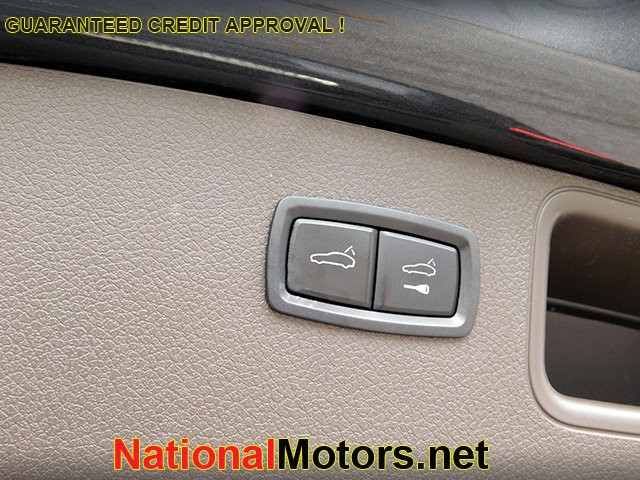 Porsche Macan Vehicle Image 09