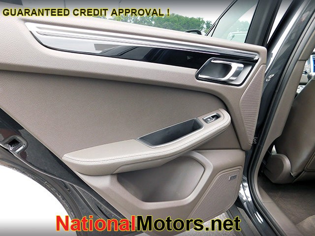 Porsche Macan Vehicle Image 10