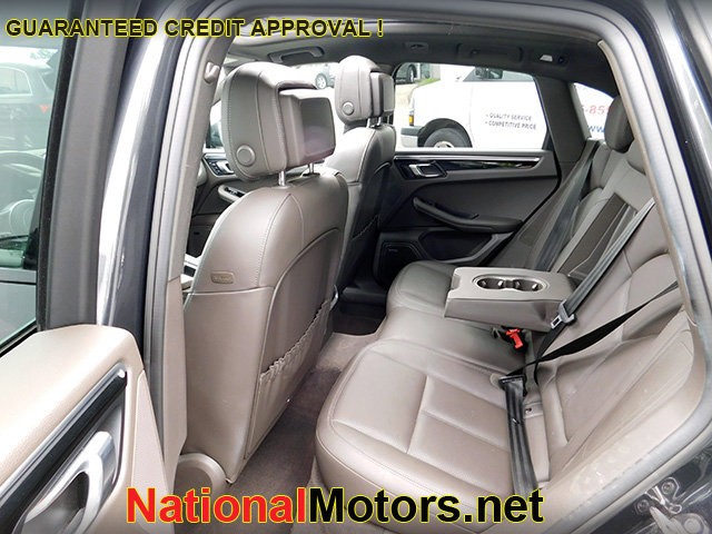 Porsche Macan Vehicle Image 11