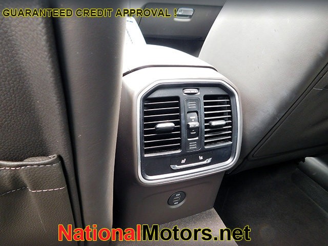 Porsche Macan Vehicle Image 12