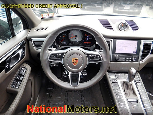 Porsche Macan Vehicle Image 13