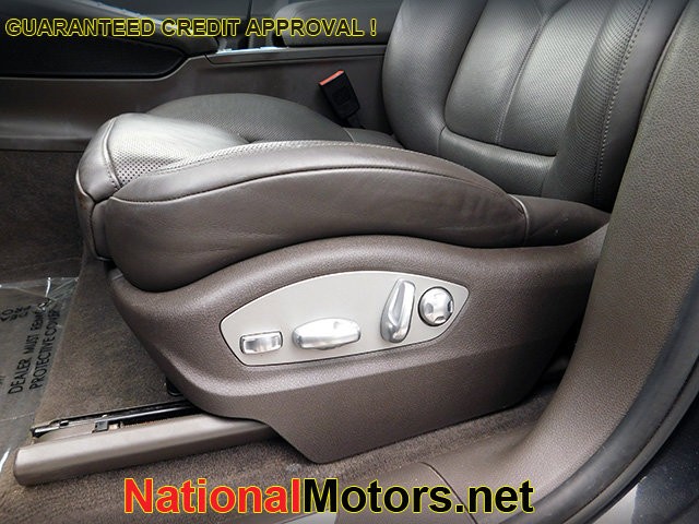Porsche Macan Vehicle Image 16