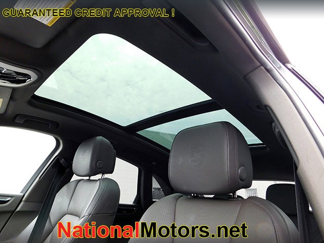 Porsche Macan Vehicle Image 17