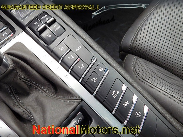 Porsche Macan Vehicle Image 23