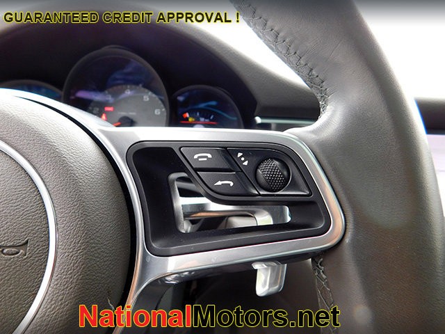 Porsche Macan Vehicle Image 24