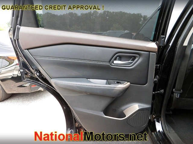 Nissan Rogue Vehicle Image 09