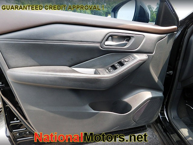 Nissan Rogue Vehicle Image 13