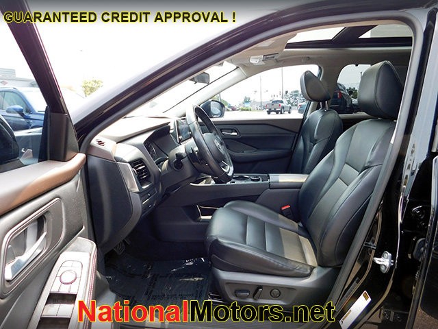 Nissan Rogue Vehicle Image 14