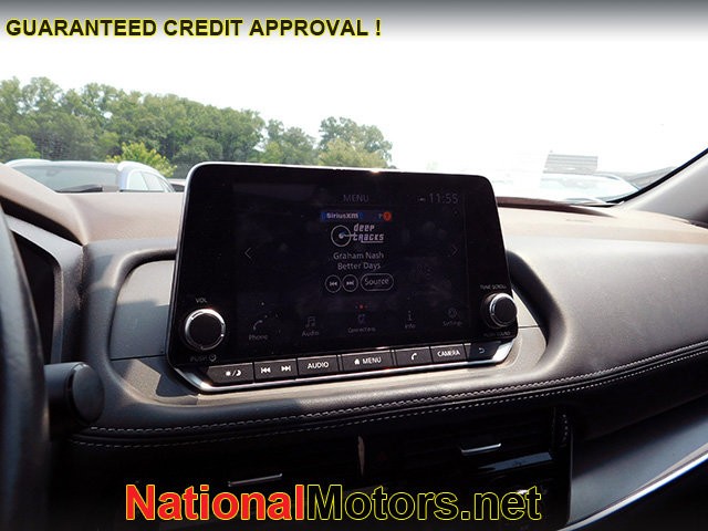 Nissan Rogue Vehicle Image 17