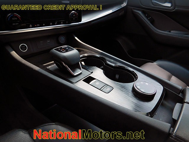 Nissan Rogue Vehicle Image 20