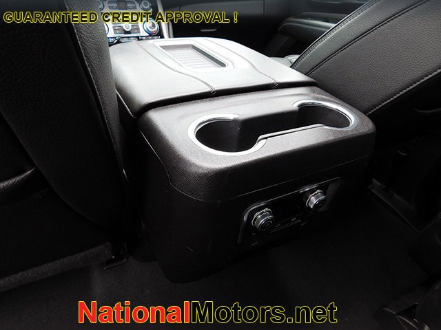 GMC Yukon Vehicle Image 12