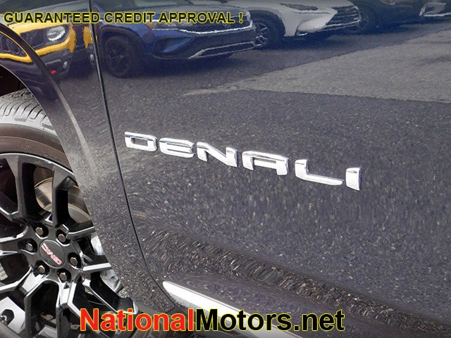 GMC Yukon Vehicle Image 14